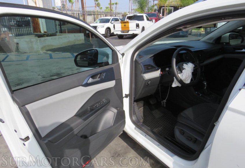 2022 Volkswagen Taos - Image 20