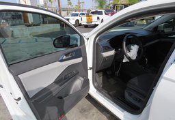 2022 Volkswagen Taos - Image 20