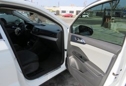 2022 Volkswagen Taos - Image 21