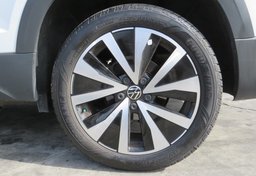 2022 Volkswagen Taos - Image 19