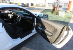 2016 Ford Mustang - Image 17