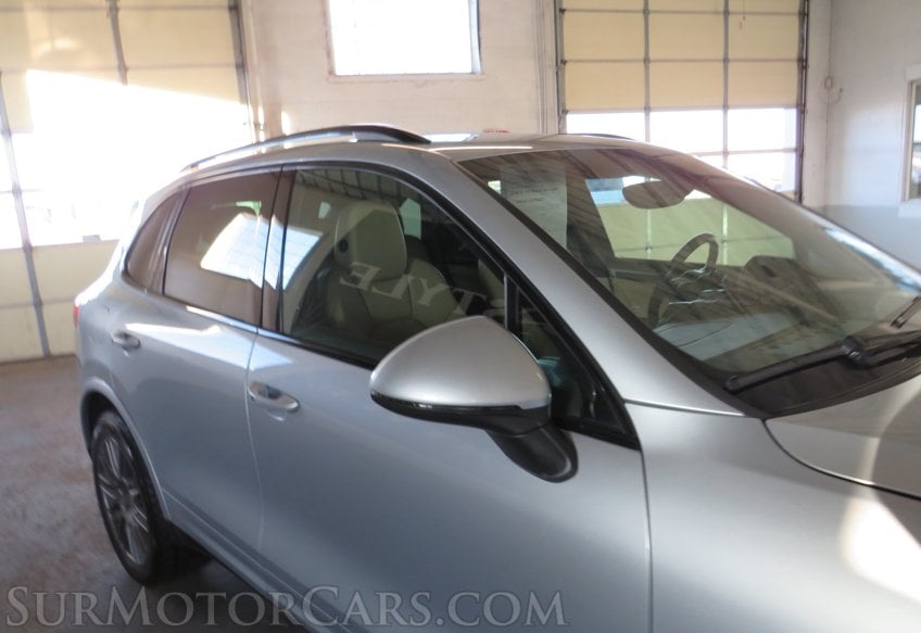 2017 Porsche Cayenne - Image 64