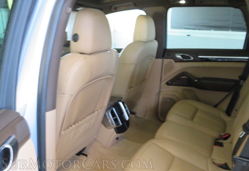 2017 Porsche Cayenne - Image 14