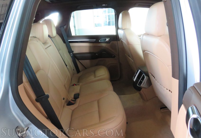 2017 Porsche Cayenne - Image 16