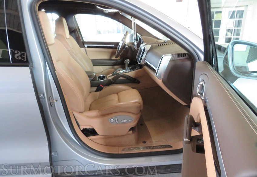 2017 Porsche Cayenne - Image 52