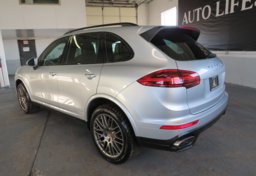 2017 Porsche Cayenne - Image 4