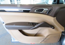 2017 Porsche Cayenne - Image 43