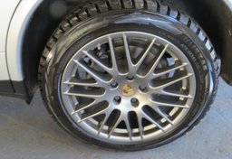 2017 Porsche Cayenne - Image 45