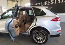 2017 Porsche Cayenne - Image 57