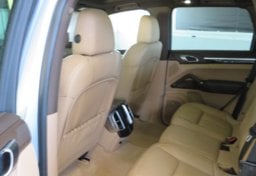 2017 Porsche Cayenne - Image 14