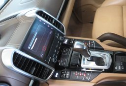 2017 Porsche Cayenne - Image 50