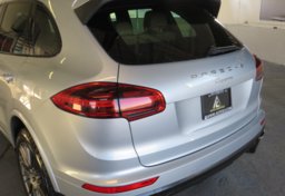 2017 Porsche Cayenne - Image 10