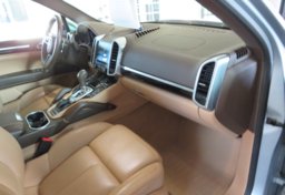 2017 Porsche Cayenne - Image 53