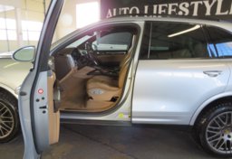 2017 Porsche Cayenne - Image 62