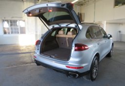 2017 Porsche Cayenne - Image 7