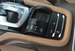 2017 Porsche Cayenne - Image 29