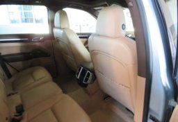 2017 Porsche Cayenne - Image 49