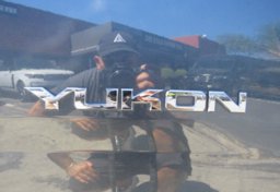 2020 GMC Yukon - Image 19