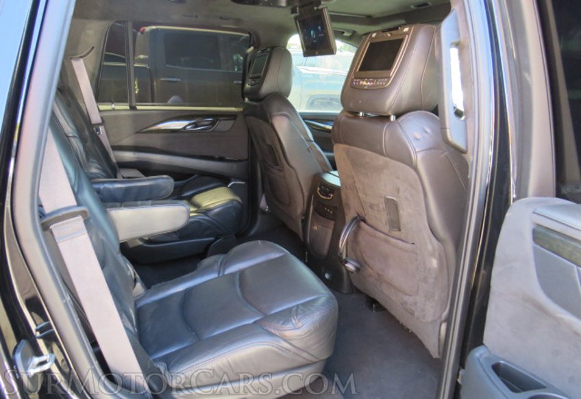 2017 Cadillac Escalade - Image 32