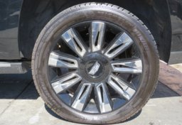 2017 Cadillac Escalade - Image 18