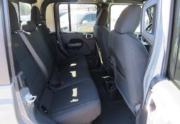 2020 Jeep Gladiator - Image 32