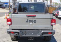 2020 Jeep Gladiator - Image 12