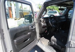 2020 Jeep Gladiator - Image 23