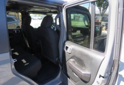 2020 Jeep Gladiator - Image 26