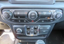 2020 Jeep Gladiator - Image 40