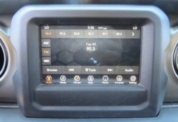 2020 Jeep Gladiator - Image 37