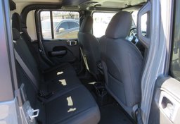 2020 Jeep Gladiator - Image 34