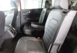 2021 Volkswagen Atlas - Image 30