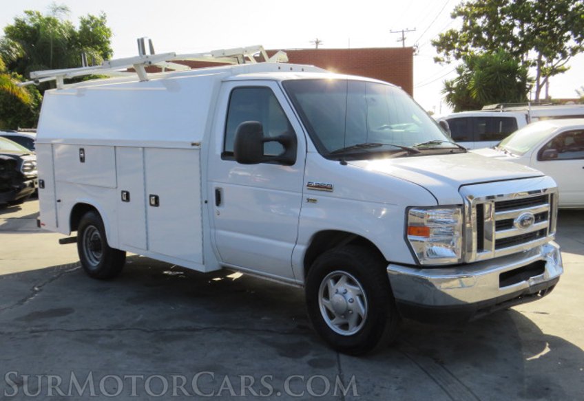 2019 Ford E-Series Cutaway - Image 9