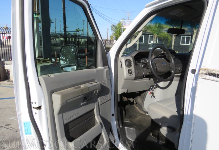 2019 Ford E-Series Cutaway - Image 44