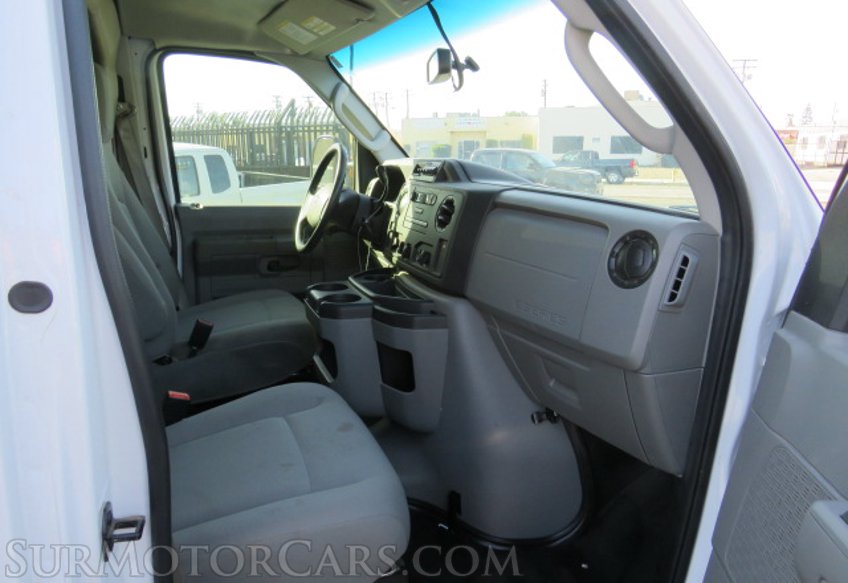 2019 Ford E-Series Cutaway - Image 32