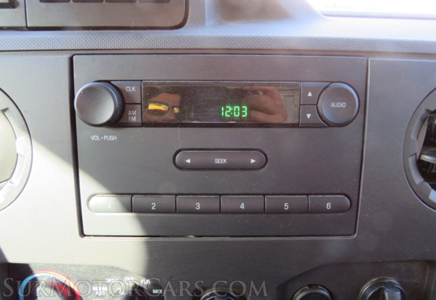 2019 Ford E-Series Cutaway - Image 19