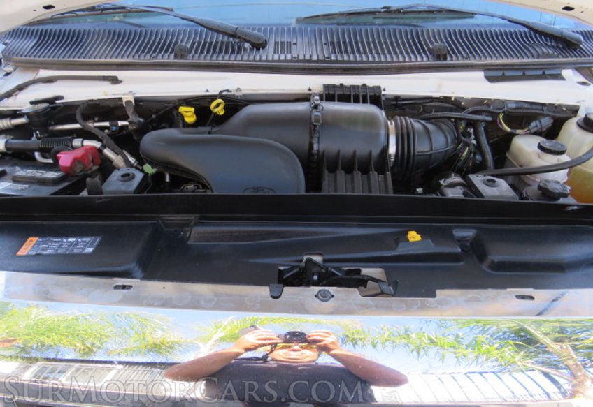 2019 Ford E-Series Cutaway - Image 16