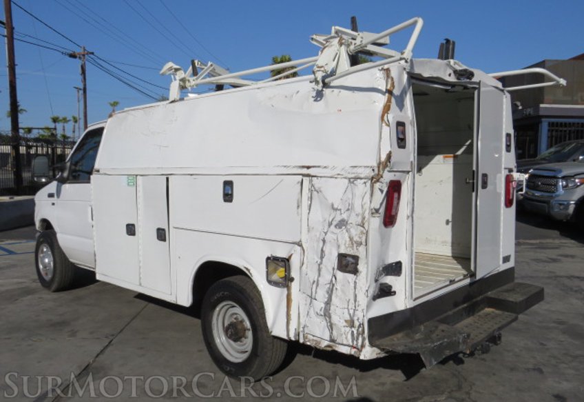 2019 Ford E-Series Cutaway - Image 4