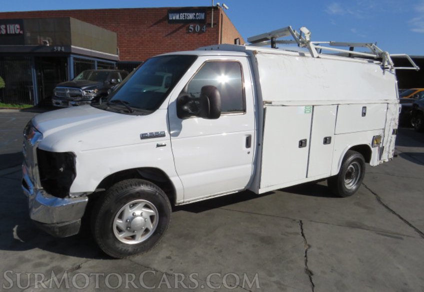 2019 Ford E-Series Cutaway - Image 2