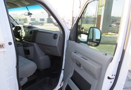 2019 Ford E-Series Cutaway - Image 31