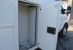 2019 Ford E-Series Cutaway - Image 38