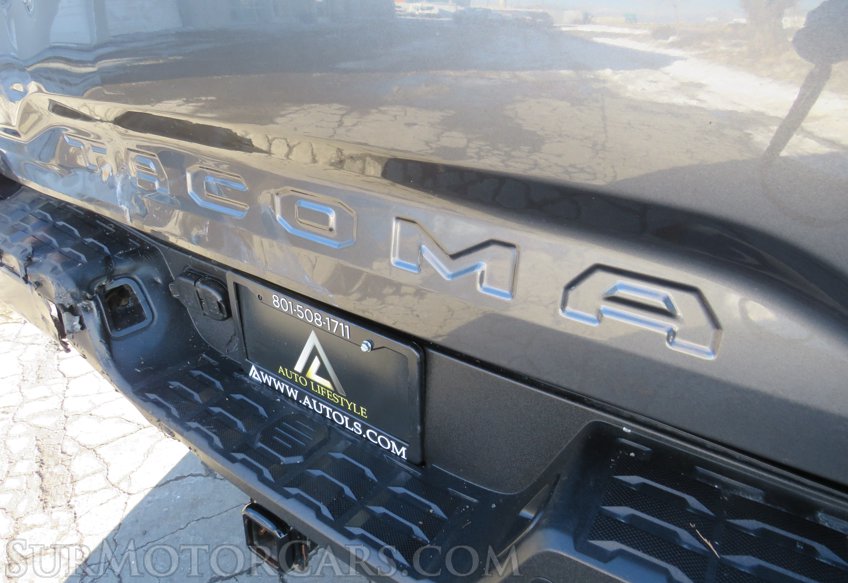 2018 Toyota Tacoma - Image 19