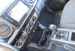 2018 Toyota Tacoma - Image 29