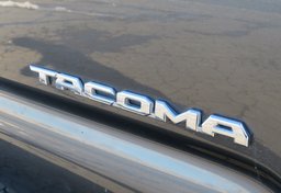 2018 Toyota Tacoma - Image 15