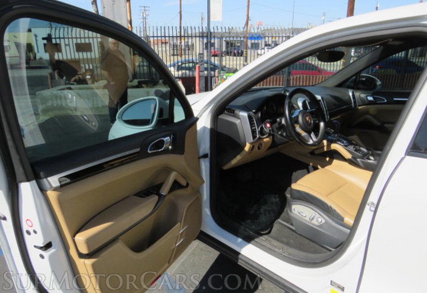 2015 Porsche Cayenne - Image 21