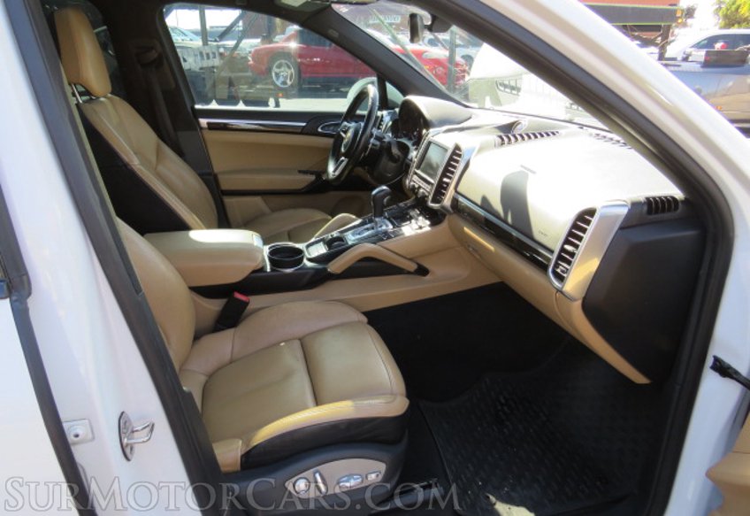 2015 Porsche Cayenne - Image 24