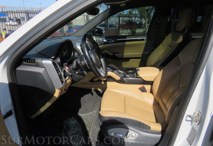 2015 Porsche Cayenne - Image 25