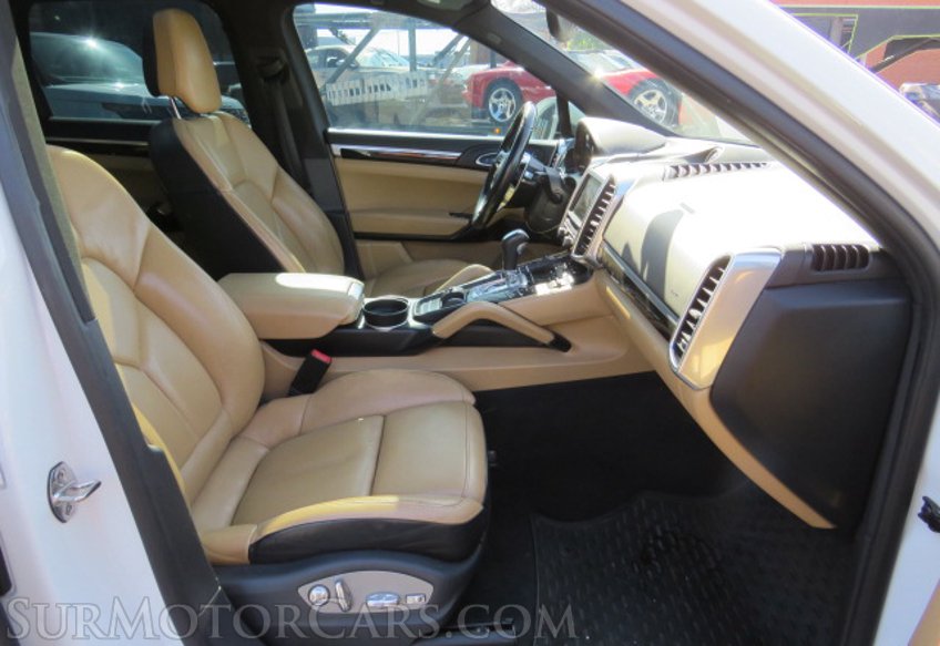 2015 Porsche Cayenne - Image 26
