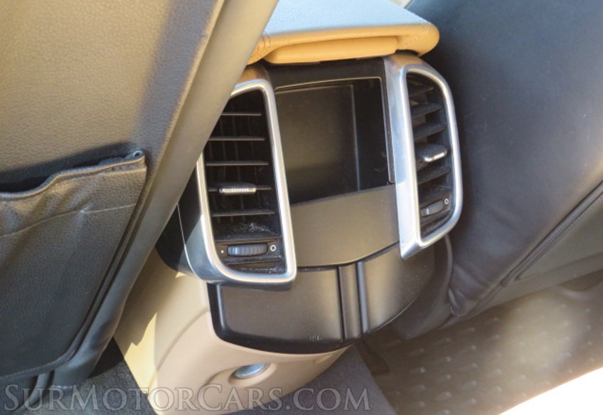 2015 Porsche Cayenne - Image 46