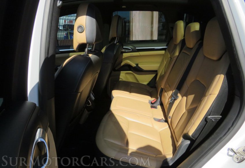 2015 Porsche Cayenne - Image 29